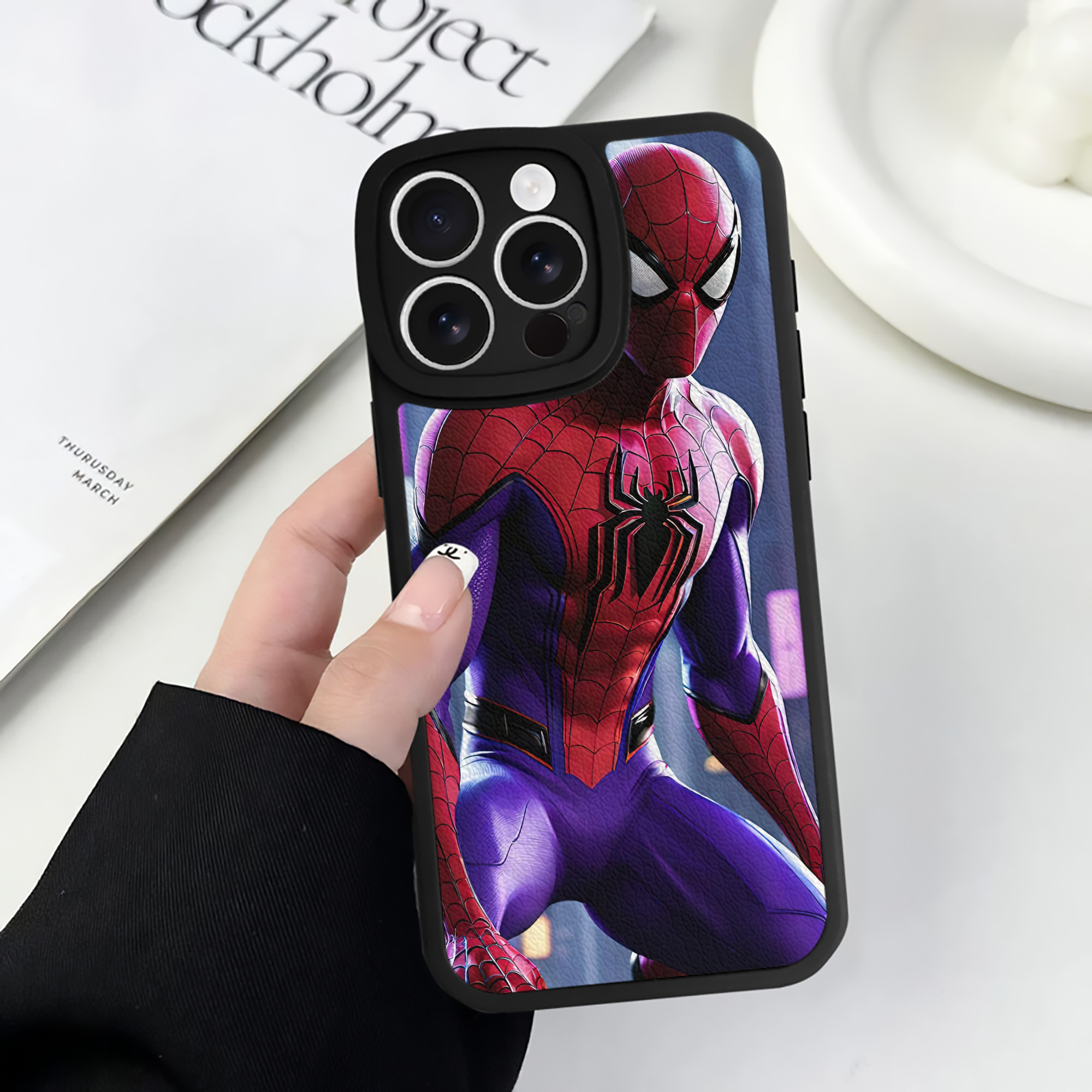 Spider Man スパイダーマン 【iPhone 16シリーズ対応】シリコンスマホケース（レザー調） 材質：シリコン